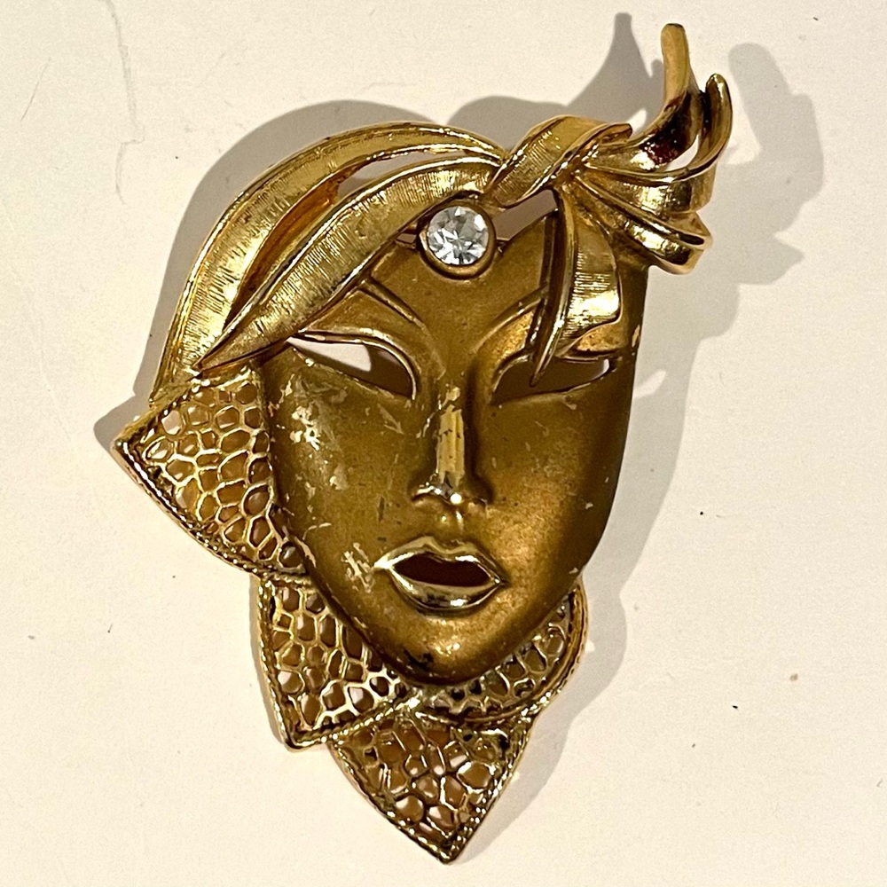 Vintage Large Unsigned Goldtone/Matt Venetian Ladies Face Mask Brooch / Pin